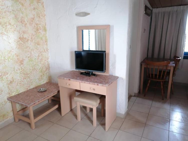 Simos Magic Beach Hotel Apts Ayia Napa Bagian luar foto