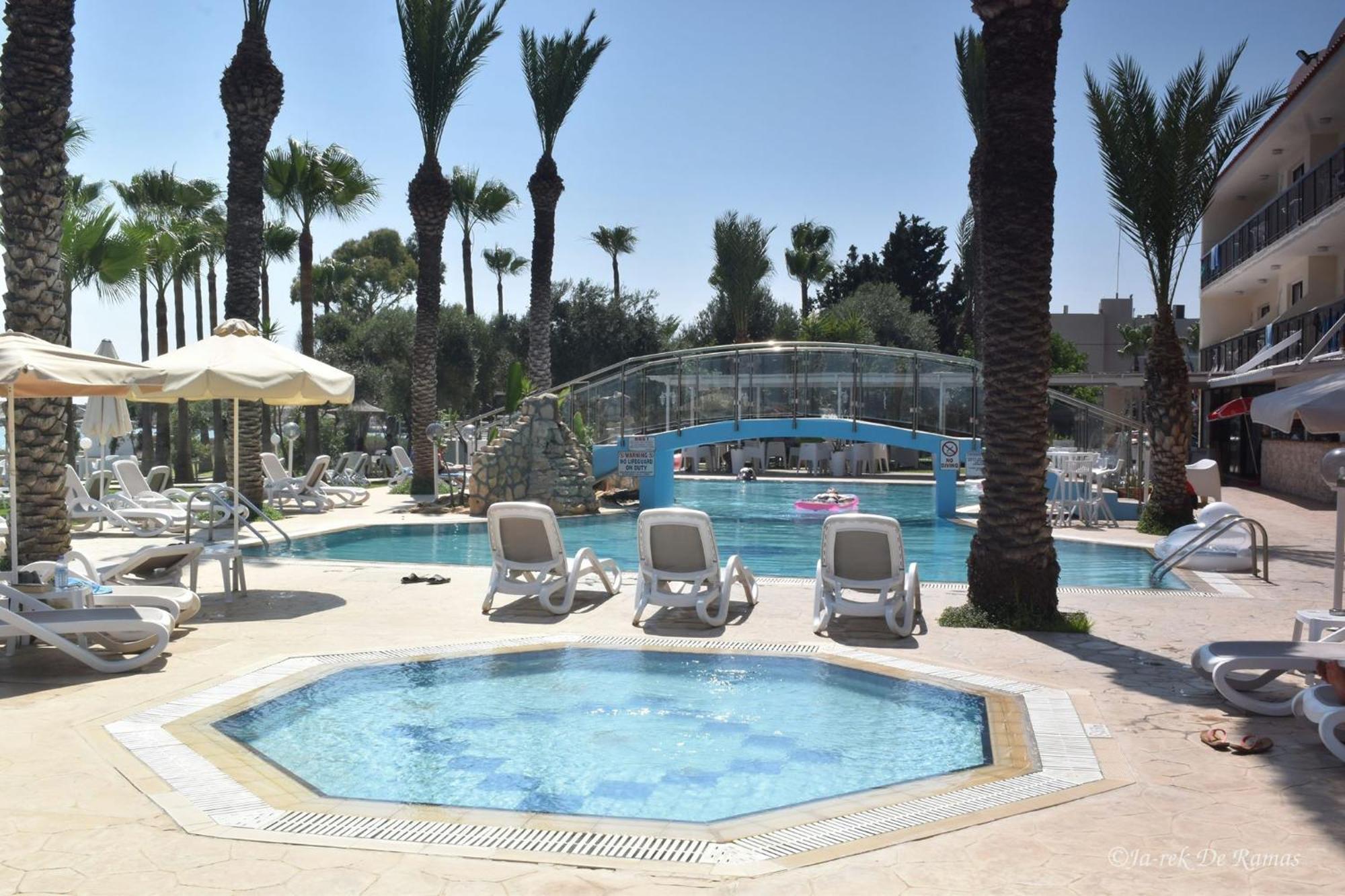 Simos Magic Beach Hotel Apts Ayia Napa Bagian luar foto