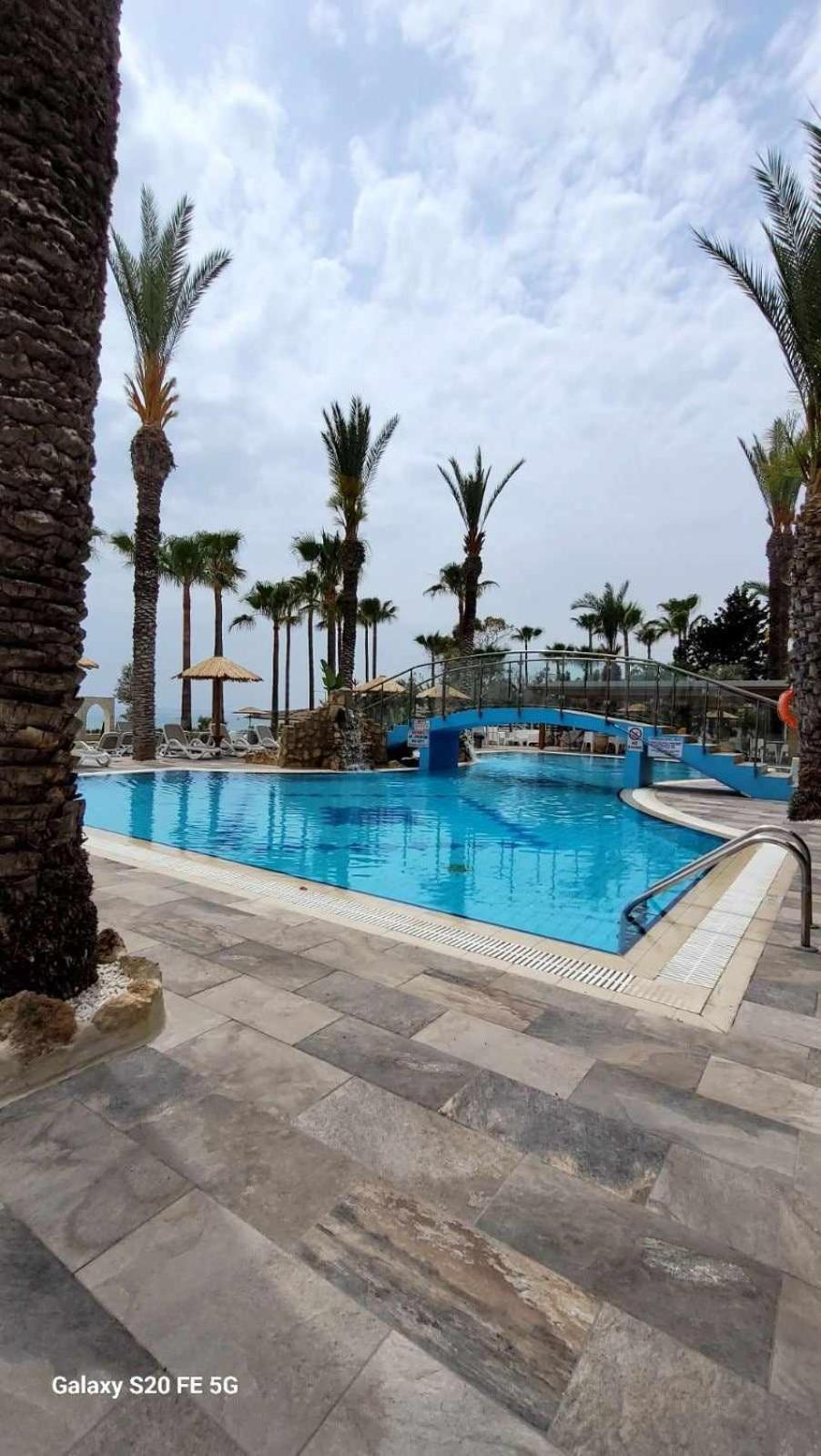 Simos Magic Beach Hotel Apts Ayia Napa Bagian luar foto