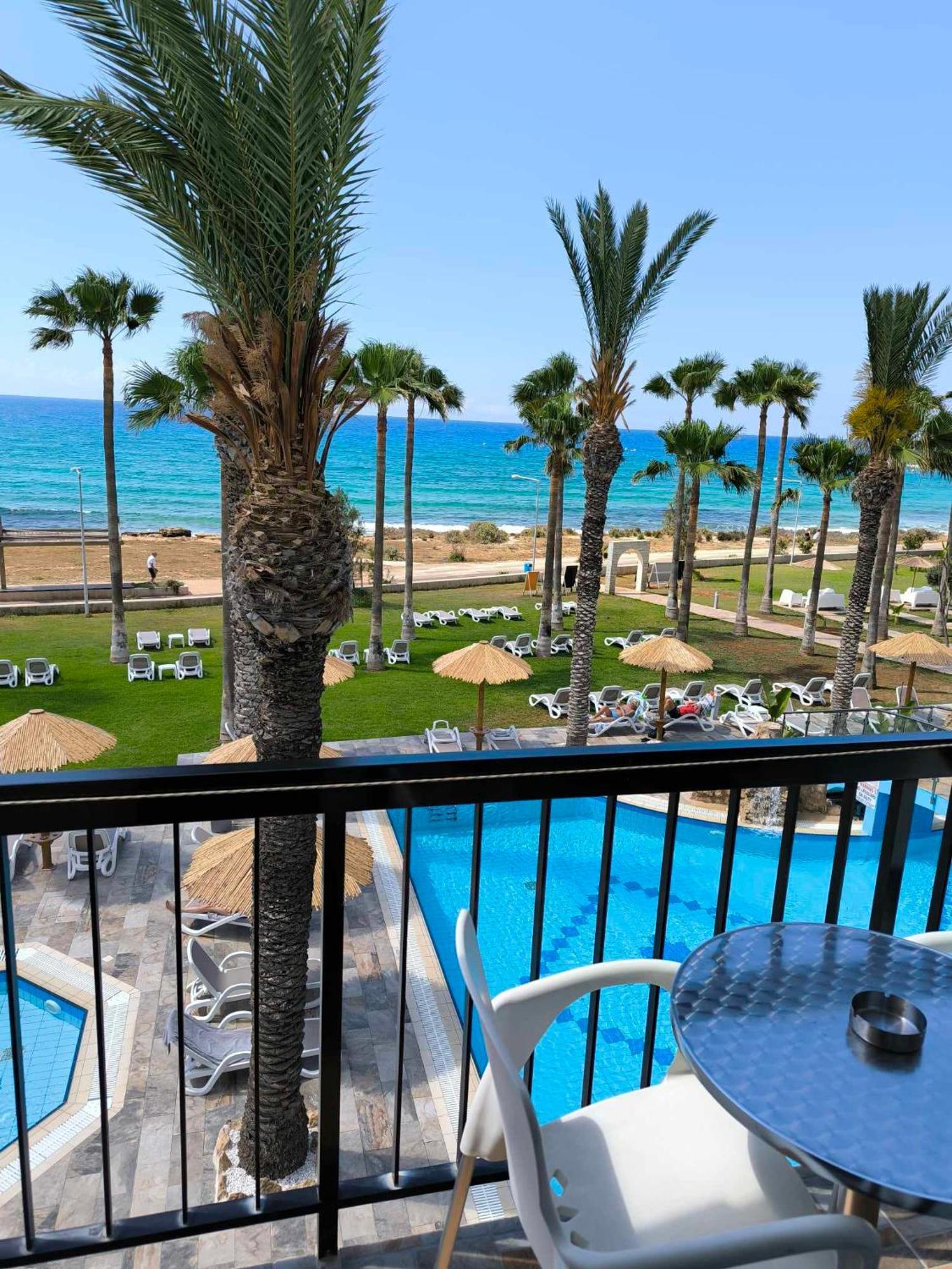 Simos Magic Beach Hotel Apts Ayia Napa Bagian luar foto